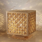 Artisanat kumiko　Lanterne andon - Grande, cubique, feuilles de chanvre sur les quatre côtés, cèdre d’Akita, W29×H34×D29cm